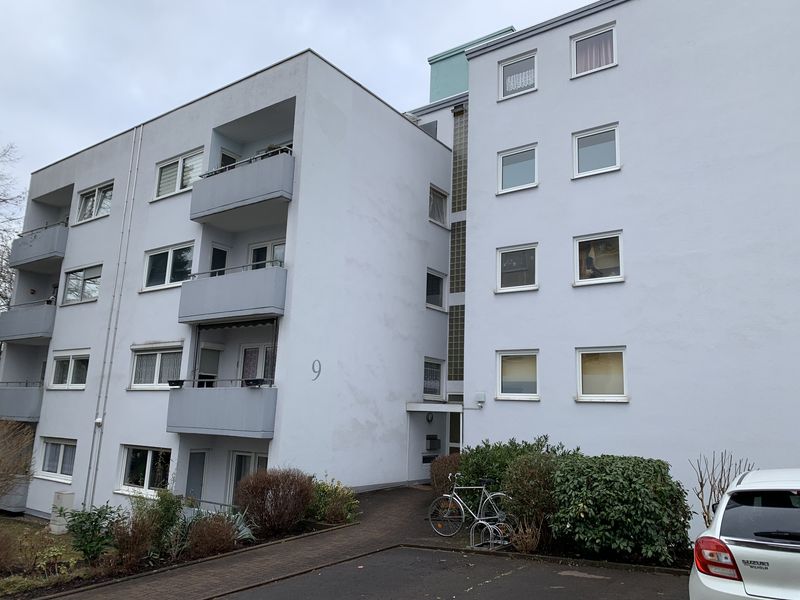 Helle 4 Zimmer-Wohnung mit Balkon und Tiefgaragenstellplatz